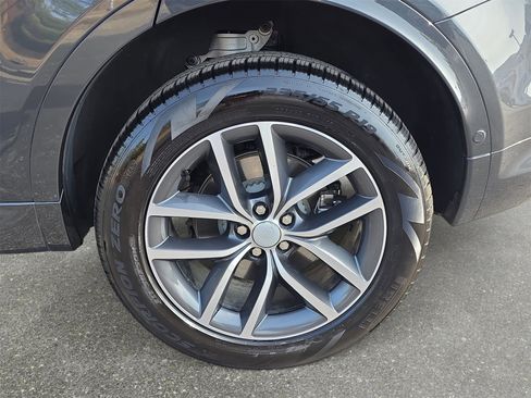 Used 2025 Land Rover Discovery Sport S image 32