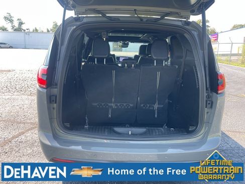 Used 2025 Chrysler Pacifica Limited FWD image 26