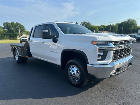 Used 2022 Chevrolet Silverado 3500 LT w/ Convenience Package AWD/4WD image 3