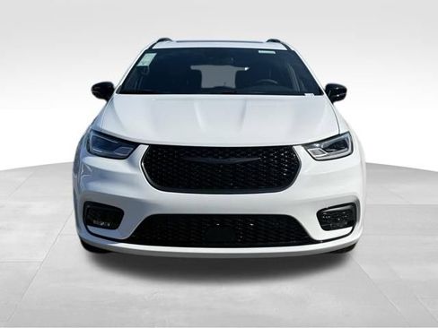 New 2026 Chrysler Pacifica Limited image 2
