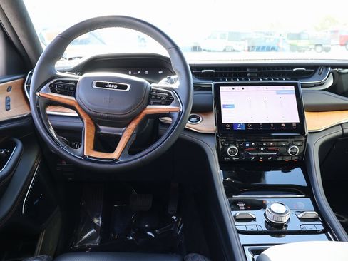Used 2024 Jeep Grand Cherokee Summit image 19