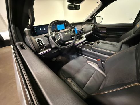 Used 2025 Ford Expedition Tremor image 2