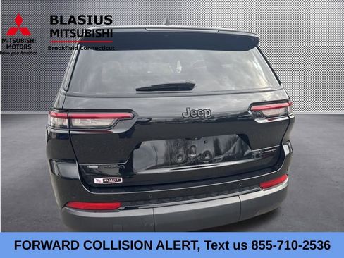 Used 2023 Jeep Grand Cherokee L Limited w/ Black Appearance Package AWD/4WD image 16