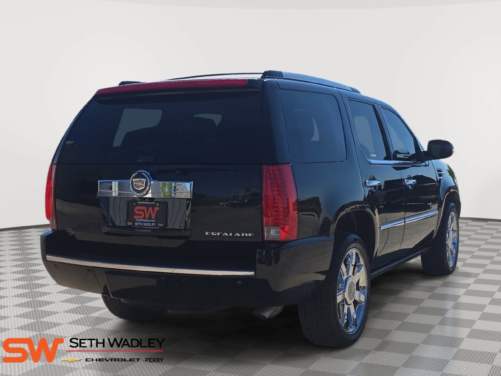 Used 2013 Cadillac Escalade Luxury AWD/4WD image 7
