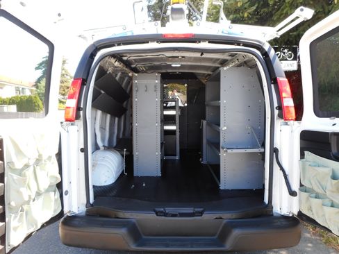 Used 2016 Chevrolet Express 2500 RWD image 16