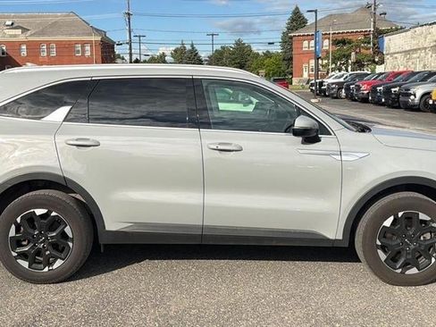 Used 2025 Kia Sorento S w/ Panoramic Sunroof Package AWD/4WD image 5