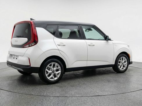 Used 2025 Kia Soul LX w/ LX Technology Package FWD image 9