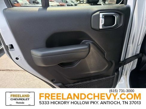 Used 2024 Jeep Wrangler Unlimited Rubicon AWD/4WD image 15