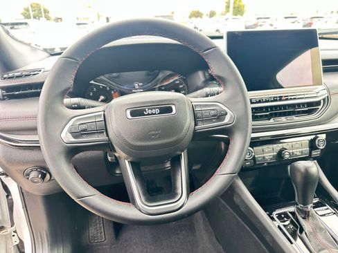 Used 2025 Jeep Compass Trailhawk w/ Trailer Tow Group image 28