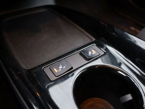 Used 2020 Toyota Prius Prime LE image 19