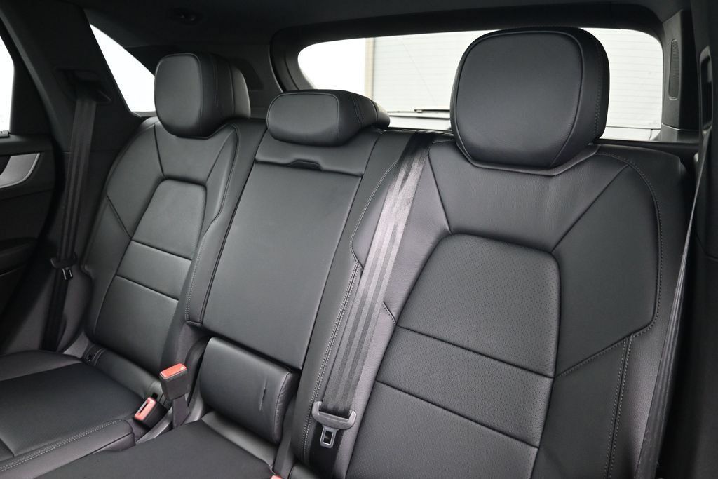 Used 2026 Porsche Cayenne AWD/4WD image 6