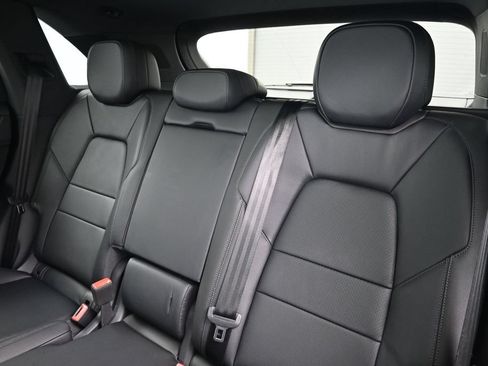 Used 2026 Porsche Cayenne AWD/4WD image 6