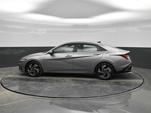 Used 2025 Hyundai Elantra SEL image 5