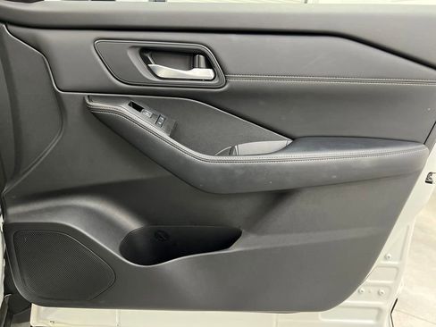 Used 2025 Nissan Rogue SL w/ Tech Package FWD image 24