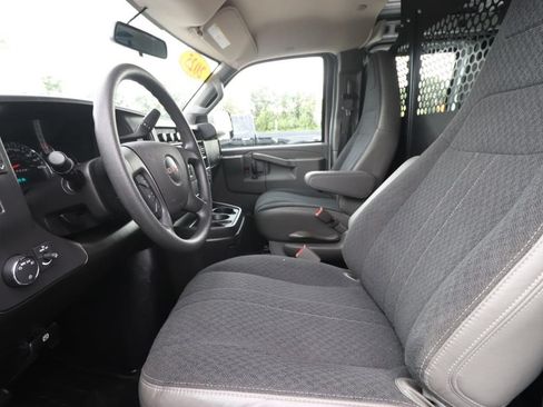 Used 2025 GMC Savana 2500 w/ Driver Convenience Package RWD image 2