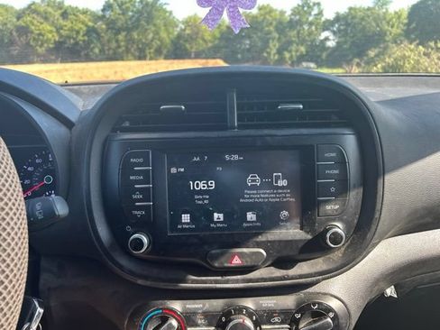 Used 2020 Kia Soul LX FWD image 15