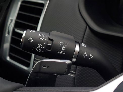 New 2025 Land Rover Discovery Dynamic SE image 16