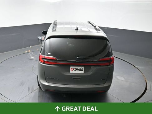 Used 2023 Chrysler Pacifica Touring-L w/ Uconnect Theater Family Group AWD/4WD image 25