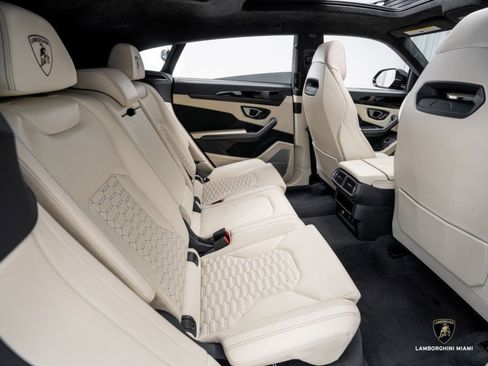 Used 2022 Lamborghini Urus image 51