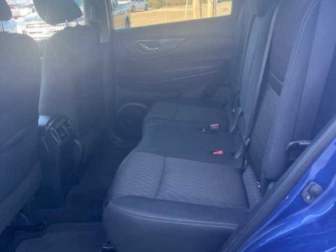 Used 2018 Nissan Rogue SV image 15