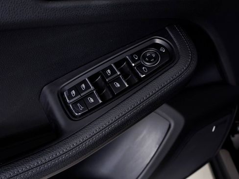 Certified 2023 Porsche Macan S image 27