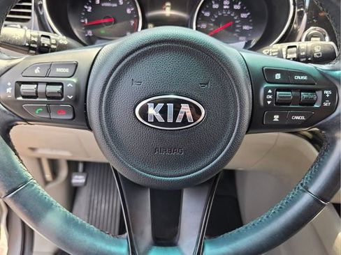 Used 2017 Kia Sedona EX FWD image 29