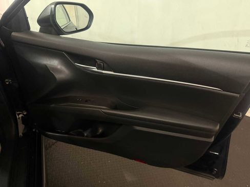 Certified 2021 Toyota Camry SE w/ Convenience Package image 28