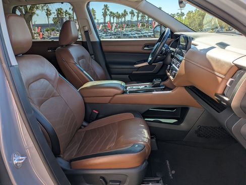 Used 2022 Nissan Pathfinder Platinum w/ Cargo Package FWD image 31