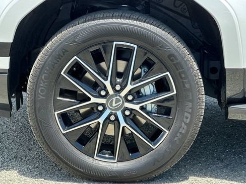 Used 2025 Lexus GX 550 w/ Cold Area Package AWD/4WD image 33