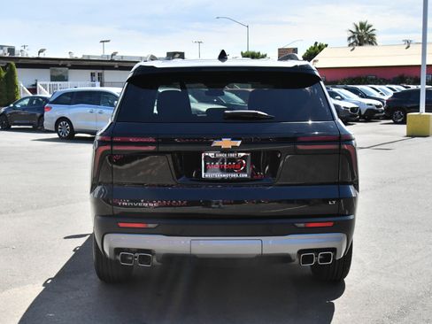 Used 2024 Chevrolet Traverse LT FWD image 7