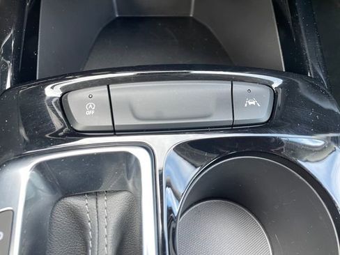 Used 2025 Chevrolet Trax LT w/ LT Convenience Package image 26