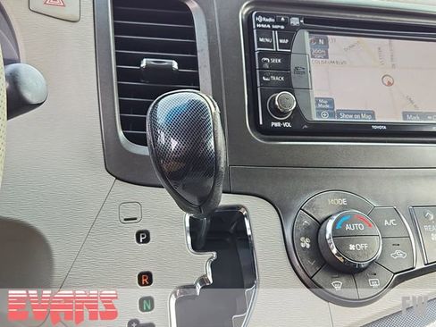 Used 2014 Toyota Sienna SE image 8