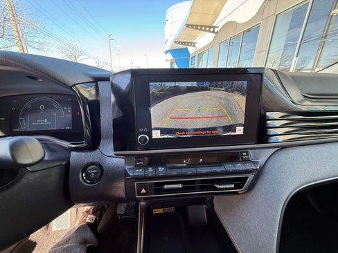 Used 2025 Toyota Camry LE image 5