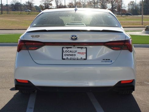 Used 2019 Toyota Avalon XSE image 3