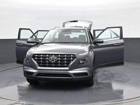 Certified 2024 Hyundai Venue SEL FWD image 31