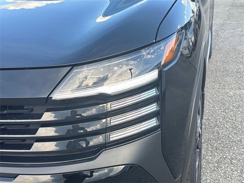 New 2025 Nissan Kicks SV w/ SV Premium Package image 10