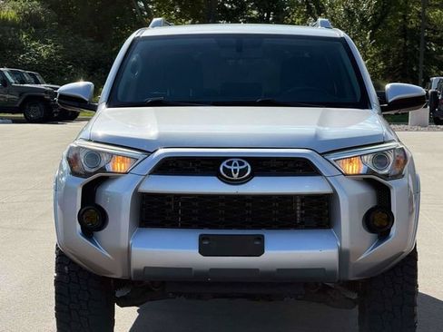 Used 2016 Toyota 4Runner SR5 AWD/4WD image 2