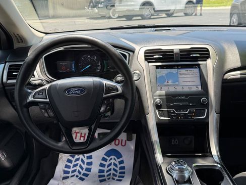 Used 2019 Ford Fusion SE FWD image 9