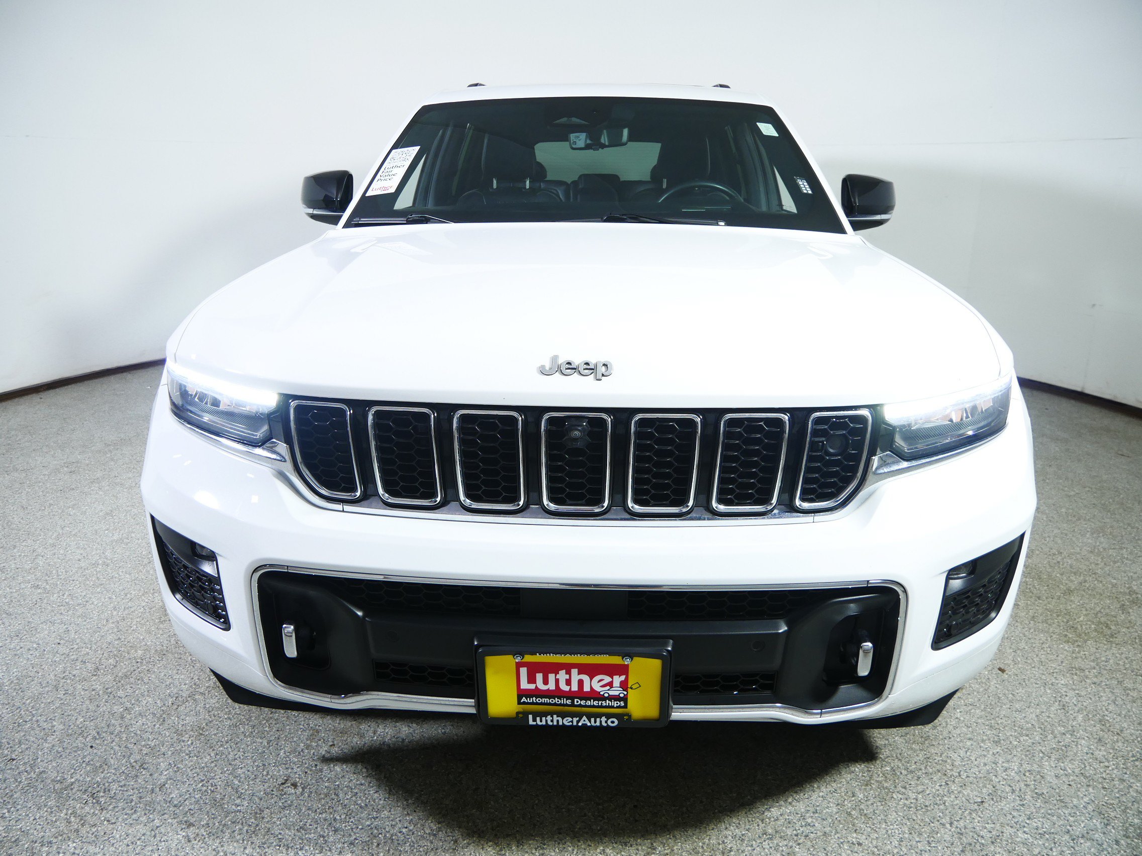Used 2023 Jeep Grand Cherokee Overland w/ Adv Protech Group III AWD/4WD image 2