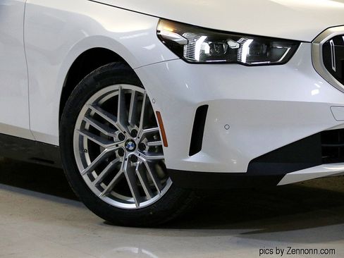 Used 2025 BMW 530i xDrive image 3