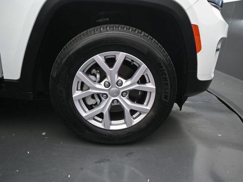 Used 2022 Jeep Grand Cherokee Limited AWD/4WD image 18
