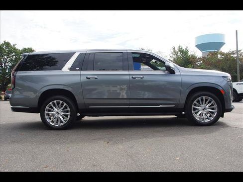 Used 2021 Cadillac Escalade ESV Premium Luxury w/ LPO, Illumination Package image 6