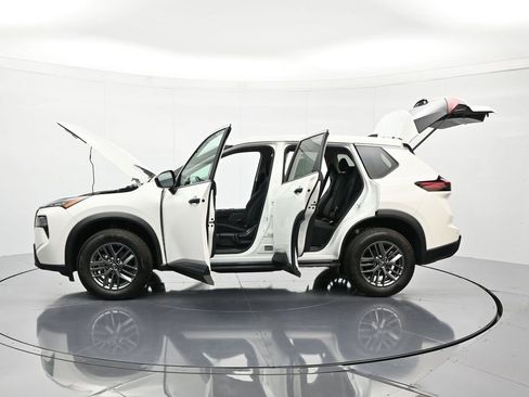 Used 2024 Nissan Rogue S image 45