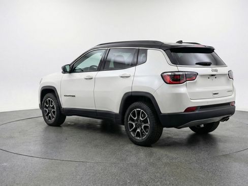 Used 2025 Jeep Compass Trailhawk image 6