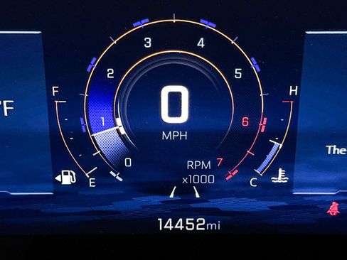 Used 2024 Chevrolet Traverse RS FWD image 38