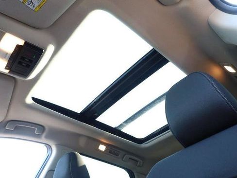Used 2025 Nissan Pathfinder SV w/ SV Premium Package FWD image 11