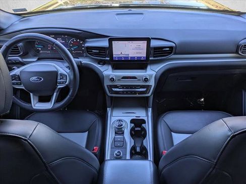 Used 2022 Ford Explorer XLT w/ Equipment Group 202A image 18