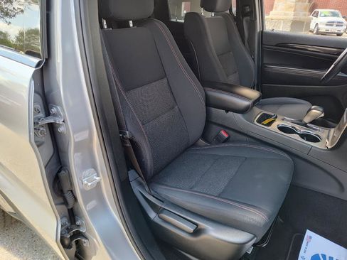 Used 2016 Jeep Grand Cherokee Laredo 75th Anniversary image 37