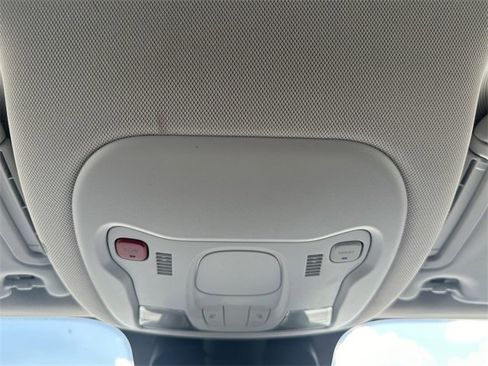 Used 2023 Jeep Renegade Latitude image 28