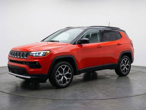 Used 2025 Jeep Compass Limited image 3